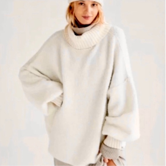 Free People Milo Tunic Turtleneck Sweater in Evening Cream Off White NWT Small - Picture 12 of 12
